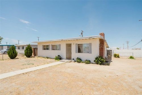 2001 Oak St, Rosamond, CA, 93560-6068 | Card Image