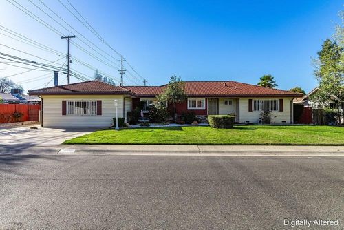 10486 Spaulding Way, Rancho Cordova, CA, 95670-5521 | Card Image