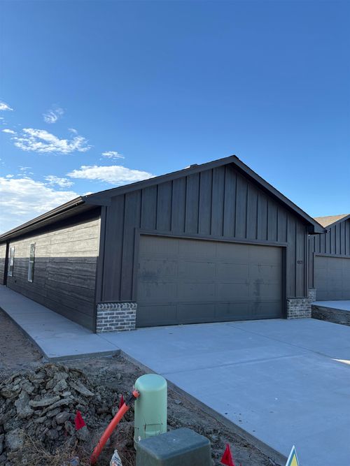 4827 N Vassar St, Wichita, KS, 67220-2460 | Card Image