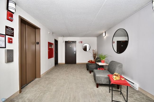 Sitting Area | Image 35