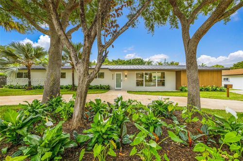 8230 Sw 150th Dr, Palmetto Bay, FL, 33158-1952 | Card Image