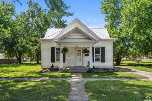 208 E 3rd Ave, Garnett, KS, 66032-1216 | Card Image
