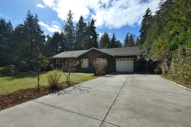 1559 Park Avenue, House other with 2 bedrooms, 2 bathrooms and 4 parking in Roberts Creek BC | Image 1