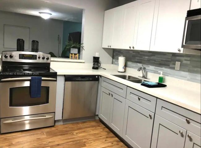 1011 - 1011 Nw 7 Th Ave, Townhouse with 2 bedrooms, 2 bathrooms and null parking in Miami FL | Image 9