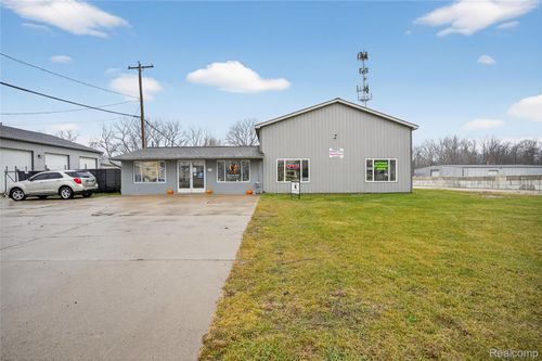 4057 Commerce Dr, Flushing, MI, 48433-2311 | Card Image