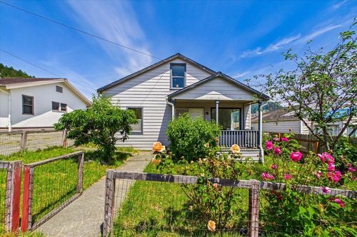 180 Cedar St, Rio Dell, CA, 95562-1640 | Card Image