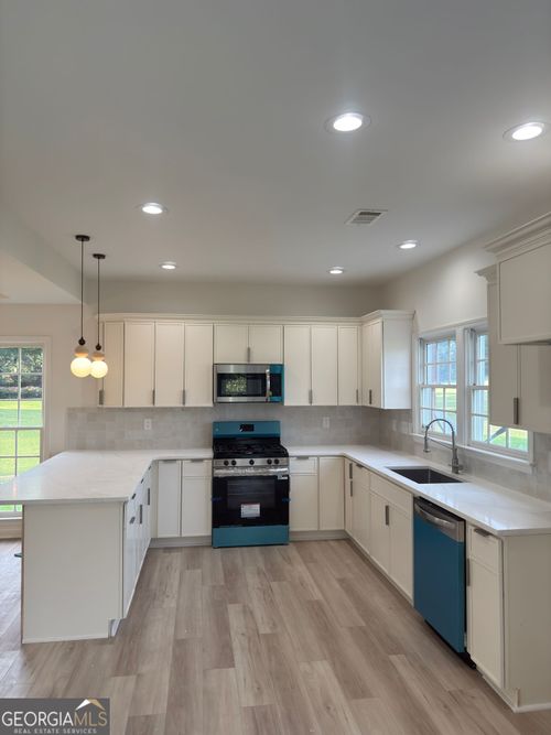 690 Gateway Ct, Stone Mountain, GA, 30087-6036 | Card Image