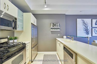 108 - 3 Mcalpine St, Condo with 1 bedrooms, 1 bathrooms and 1 parking in Toronto ON | Image 3