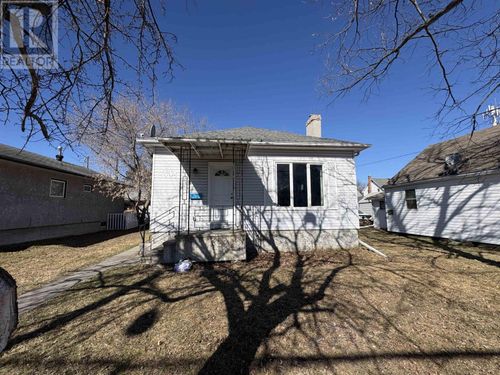 605 Crowe Ave, Fort Frances, ON, P9A2L5 | Card Image