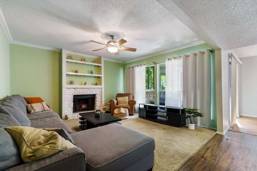 6919 Ten Oaks Cir, Austin, TX, 78744-5701 | Card Image