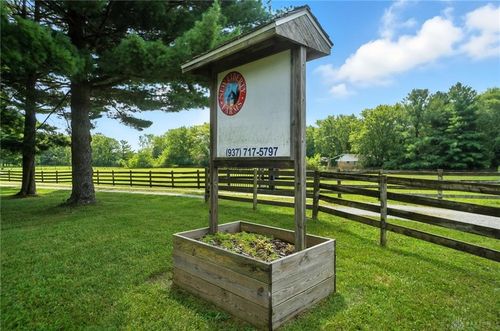 6840 Mosier Rd, Yellow Springs, OH, 45387-9635 | Card Image