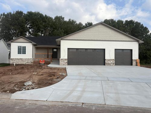 207 W Cherry Oaks St, Cheney, KS, 67025-9070 | Card Image