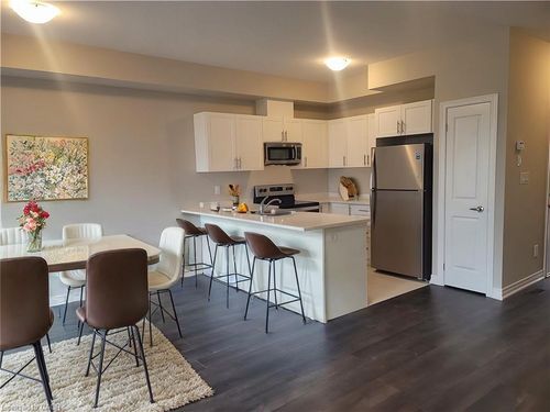 37 Mia Dr, Hamilton, ON, L9B0J8 | Card Image