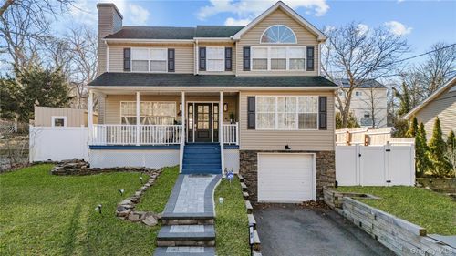 62 Sunburst Dr, Rocky Point, NY, 11778-9461 | Card Image