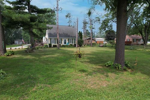 3997 1st Rd, Monticello, IN, 47960-7049 | Card Image