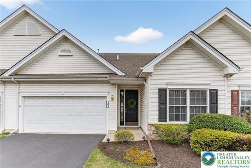 27 Moor Dr, Palmer Twp, PA, 18045-2183 | Card Image