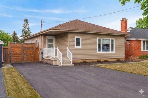 258 Sanatorium Rd, Hamilton, ON, L9C1Z9 | Card Image