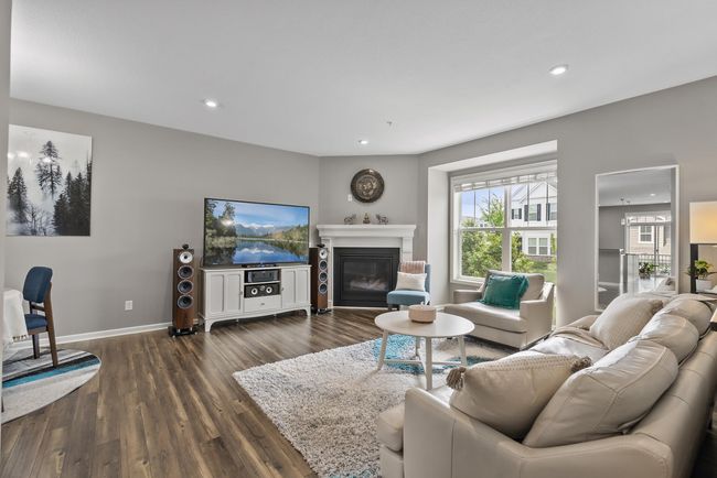 8113 Central Park Way N, Townhouse with 3 bedrooms, 4 bathrooms and null parking in Maple Grove MN | Image 4