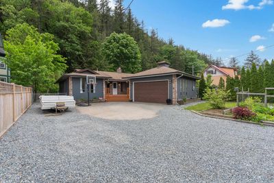 858 Hot Springs Rd, House other with 3 bedrooms, 2 bathrooms and 5 parking in Harrison Hot Springs BC | Image 1