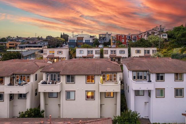3142 Harbor Ridge Ln, Condo with 3 bedrooms, 2 bathrooms and 3 parking in San Diego CA | Image 31