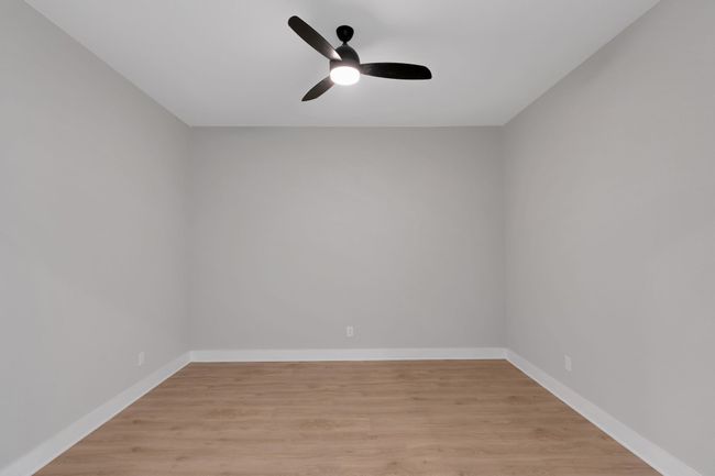 8010 Grizzly Run Dr, House other with 4 bedrooms, 3 bathrooms and null parking in Burleson TX | Image 11