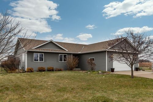 586 S Dover St, Dover, MN, 55929-1738 | Card Image