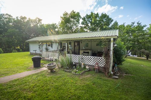 141 Zimmerman St, Hohenwald, TN, 38462-1523 | Card Image
