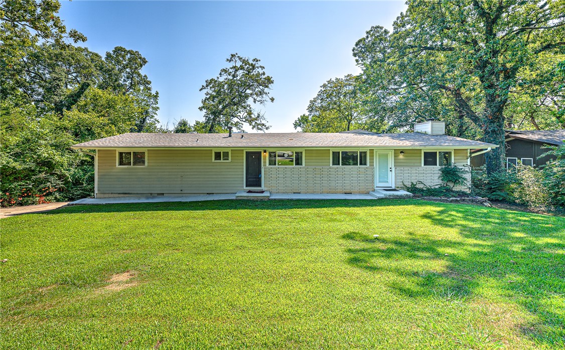 Hartman Ave, Fayetteville, AR 72701