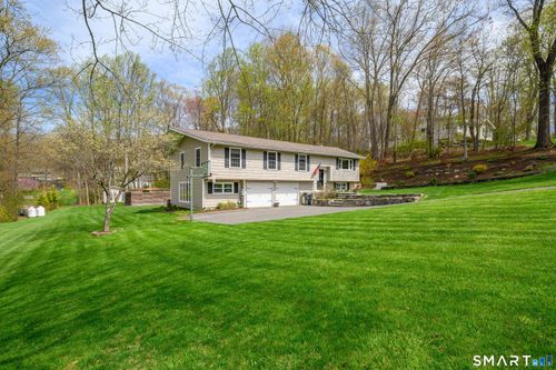 18 Fleetwood Dr, New Fairfield, CT, 06812-3303 | Card Image