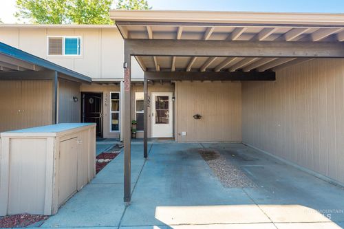 352 N Eagle Glen Ln, Eagle, ID, 83616-4940 | Card Image