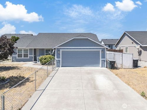 522 N Mississippi Dr, Moses Lake, WA, 98837-1687 | Card Image