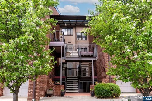 4 Millay Ct, Teaneck, NJ, 07666-6465 | Card Image