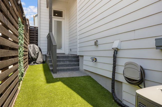Entrance to property | Image 31
