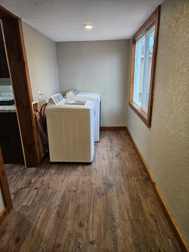 Main level laundry | Image 22
