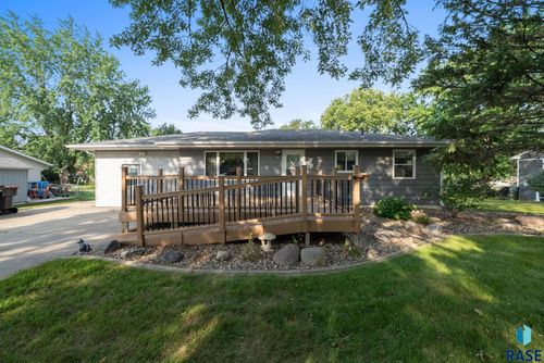 313 S 6th Ave Avenue, Brandon, SD, 57005 | Card Image