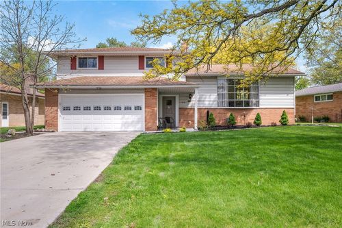 5609 Pinnacle Park Dr, Seven Hills, OH, 44131-1756 | Card Image