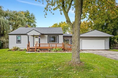 2705 Hatton Road, Home with 2 bedrooms, 1 bathrooms and null parking in Auburn Hills MI | Image 1