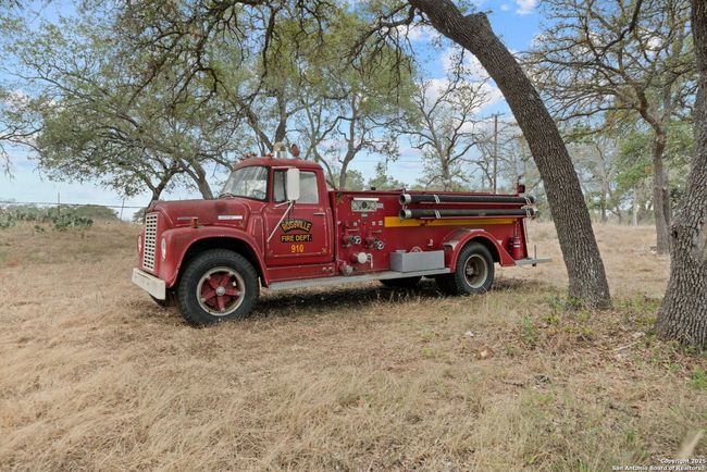 6005 W Ammann Rd, Home with 5 bedrooms, 5 bathrooms and null parking in Bulverde TX | Image 37