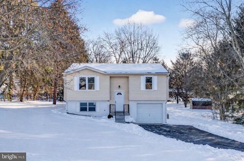 92 Vegas Dr, HANOVER, PA, 17331-9755 | Card Image