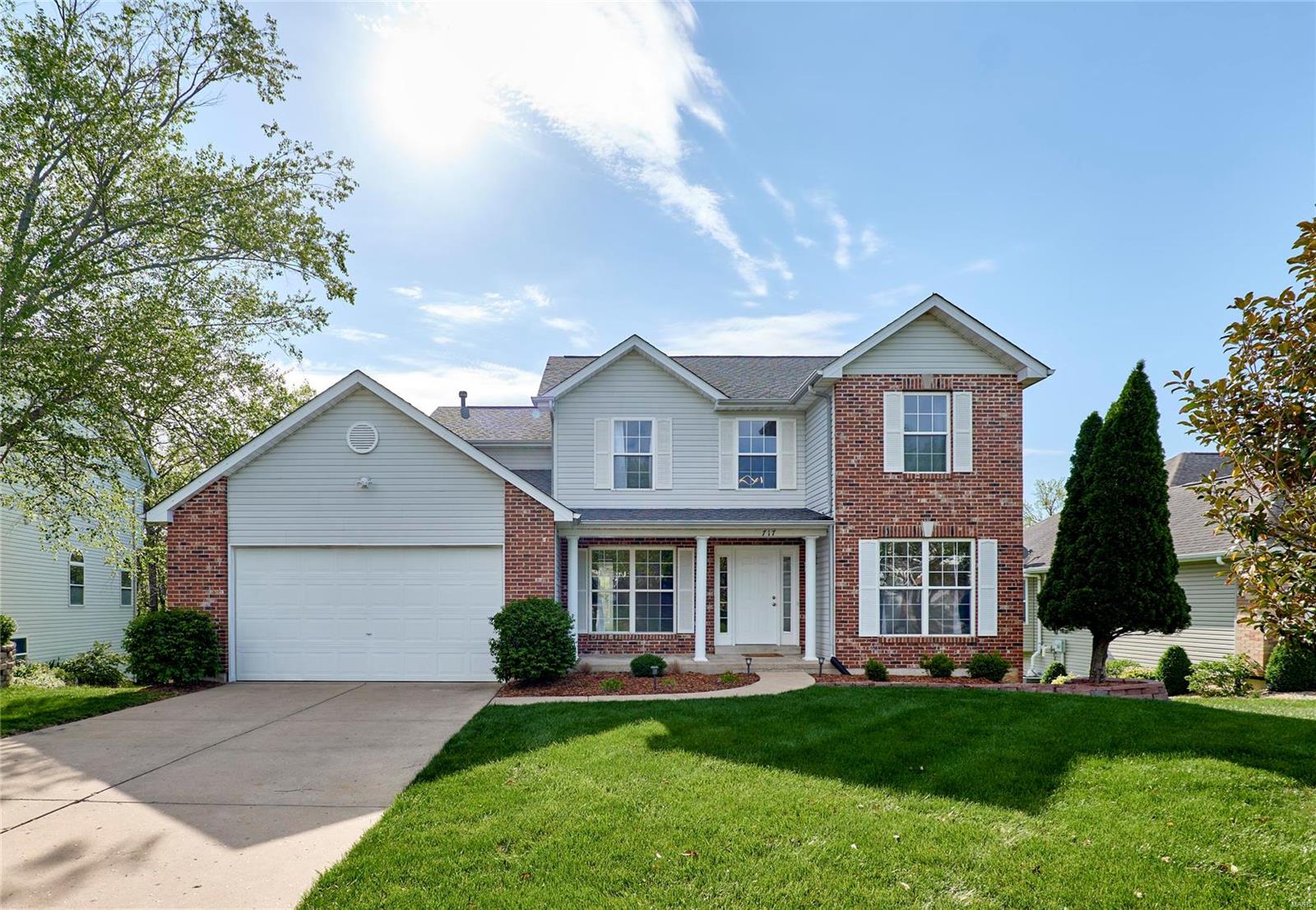Pine View Ct, Lake Saint Louis, MO 63367