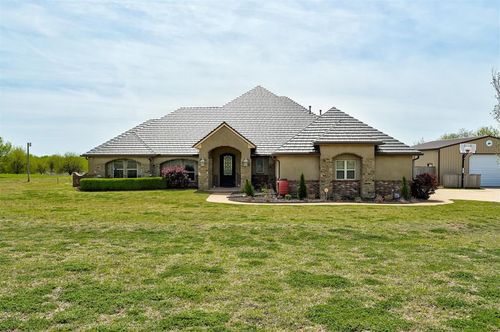 836 Arrowhead Rd Ne, Piedmont, OK, 73078-8837 | Card Image