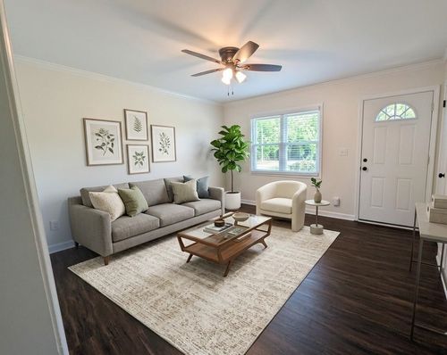 153 Seven Pines Rd, Collierville, TN, 38017-2713 | Card Image