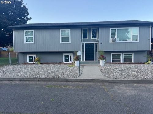 911 Division Ave, La Grande, OR, 97850-2738 | Card Image