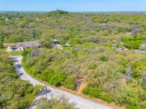 1000 Crazy Horse Trl, Burleson, TX, 76028 | Card Image