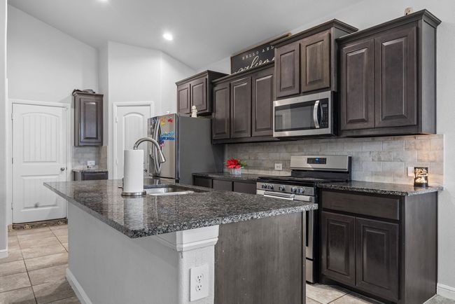 7104 Mcpherson Ln, House other with 4 bedrooms, 2 bathrooms and 1 parking in Midland TX | Image 7