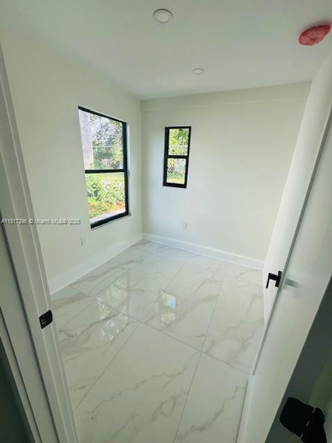 APT-3 - 905 Sw 13 Th Ct, Condo with 3 bedrooms, 1 bathrooms and null parking in Miami FL | Image 9