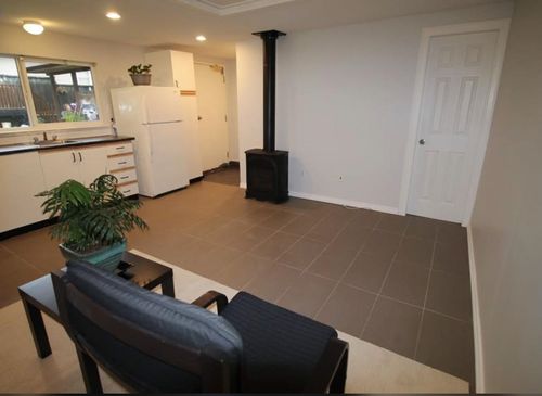 737 Robinson St, Coquitlam, BC, V3J4E9 | Card Image