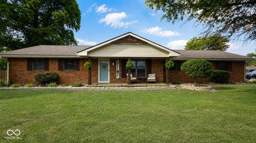 8094 E Crescent Dr, Seymour, IN, 47274-9279 | Card Image
