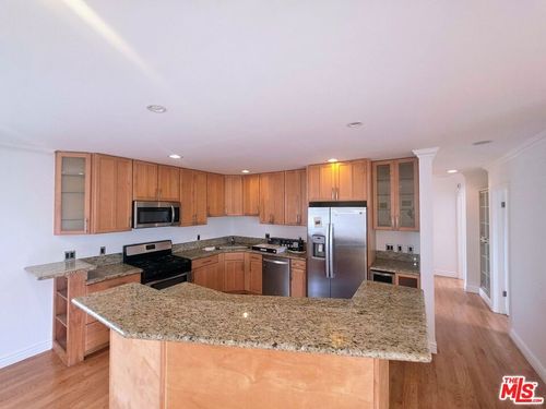 4-670 Broadway Street, Venice, CA, 90291 | Card Image