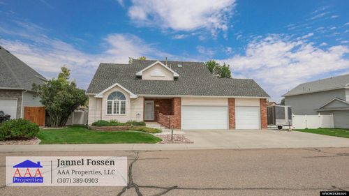 2517 Crestwood Ln, Rock Springs, WY, 82901-4493 | Card Image